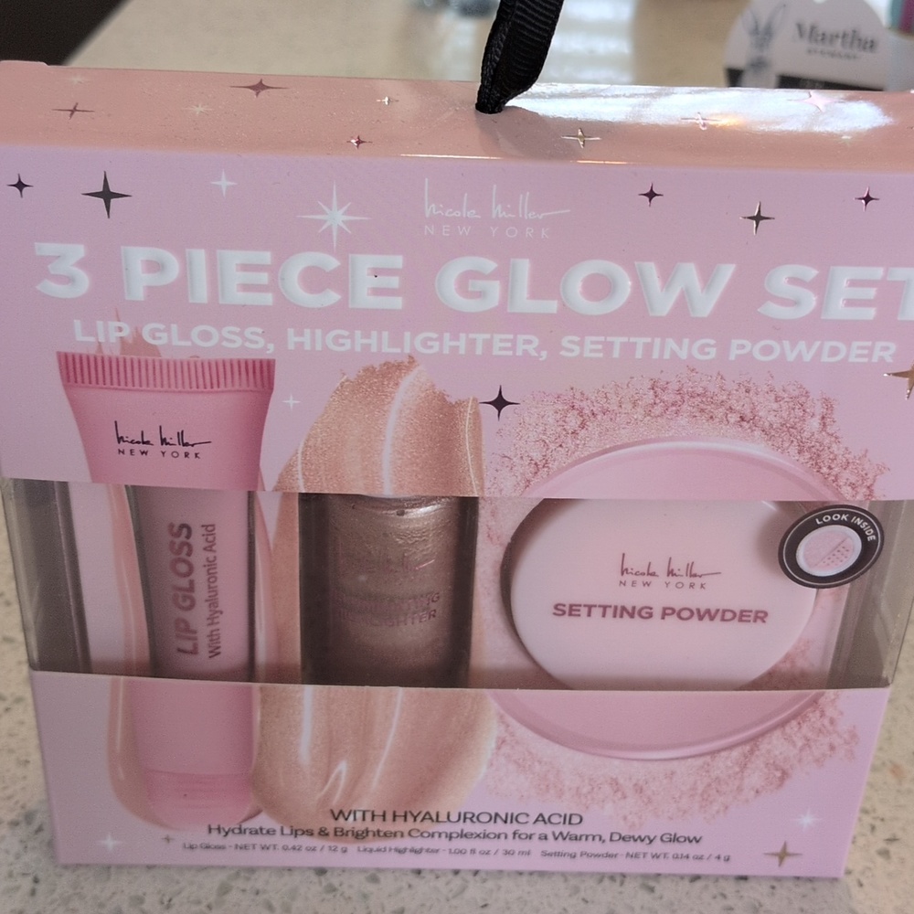 NICOLE MILLER Glow Set/ Pink Lip Gloss, Highlighter & Setting Powder - Brand: